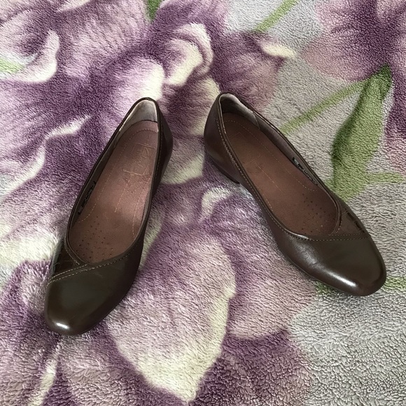 Clarks Women’s Caswell Eternity Leather Pump - Picture 3 of 12